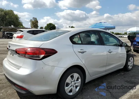 2018 Kia Forte Lx z USA, uszkodzony, nr VIN 3KPFK4A75JE278411